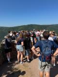 Amerikaaustausch_Wanderung-am-Rhein-mit-den-deutschen-Partnern-II